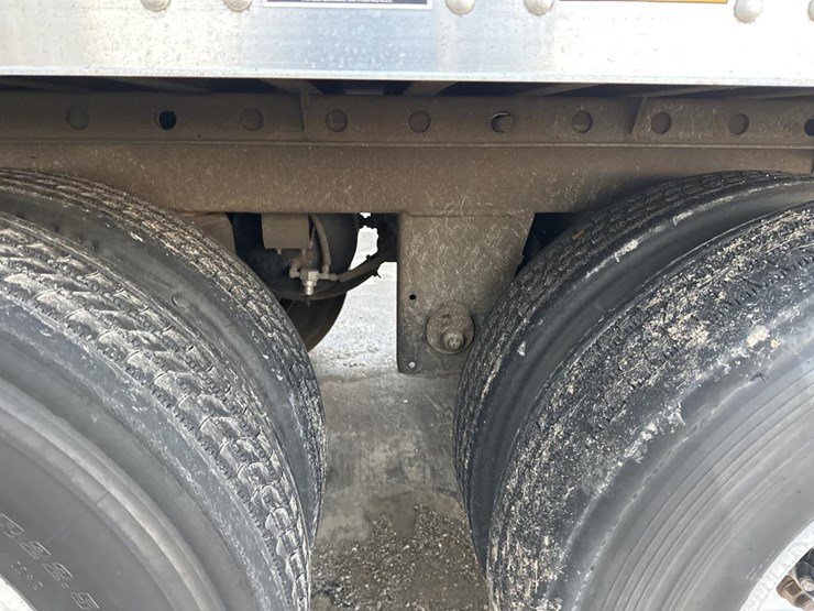 2019-utility-53'-image-14