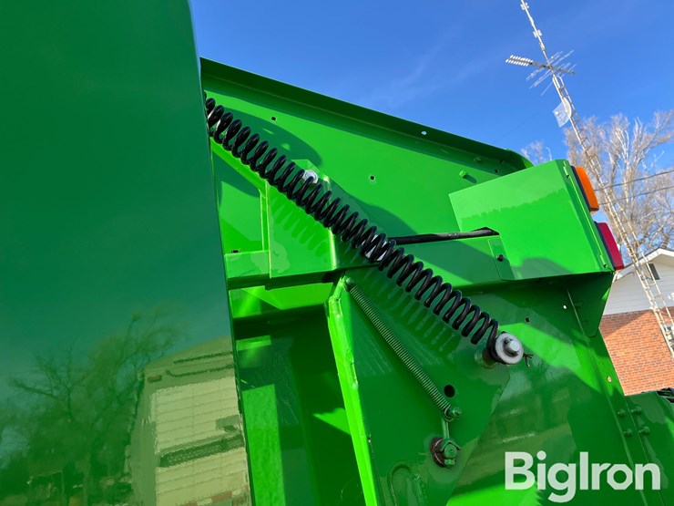 2021-john-deere-560m-image-10