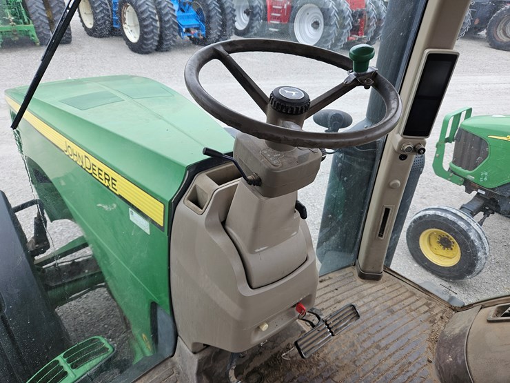 2011-john-deere-8235r-image-8