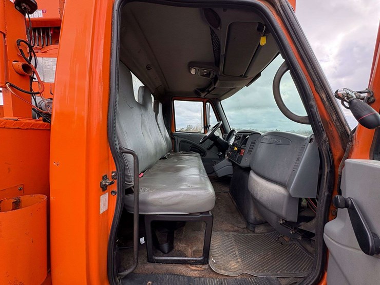 2004-international-durastar-4300-image-16