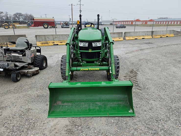 2023-john-deere-4052m-image-2