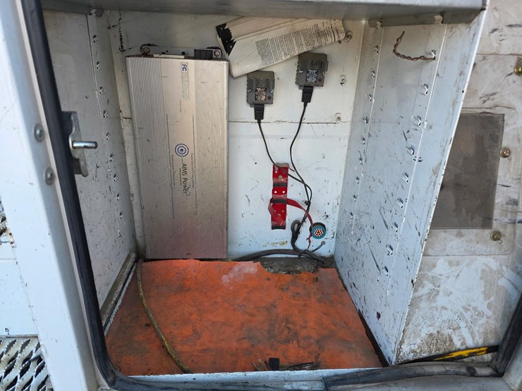 dodge-5500-bucket-truck-image-5