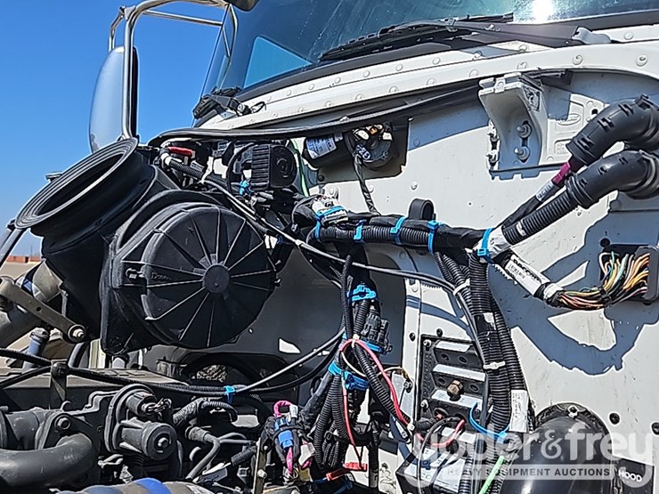 2018-peterbilt-337-image-43