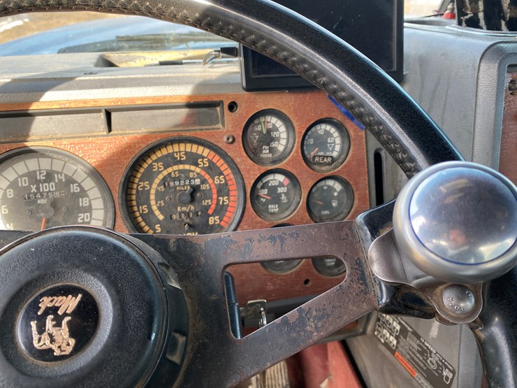 #425-•-mack-elite-cl-713-manure-truck-(has-wi-title)-(colfax,-wi)-image-42