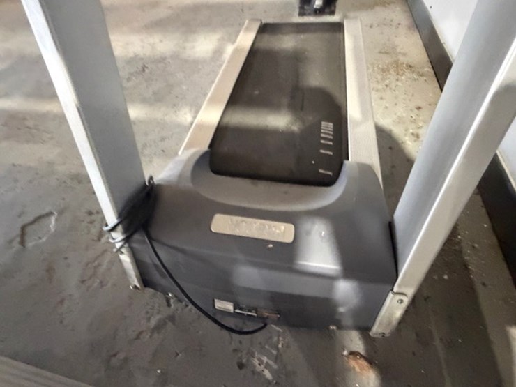 #34120-•-precor-932i-treadmill-image-6