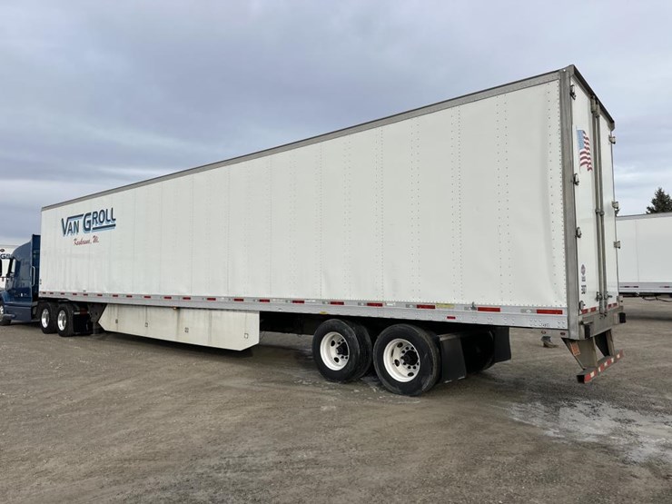 2015-utility-53'-image-3