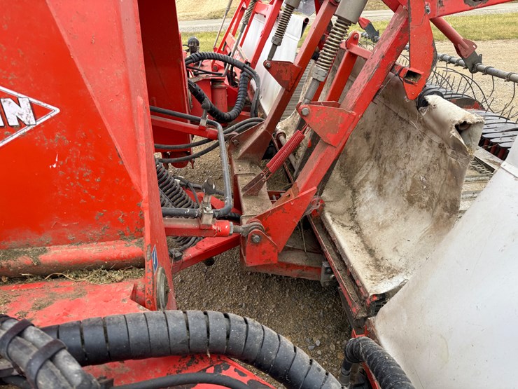 2011-kuhn-merge-maxx-900-image-9