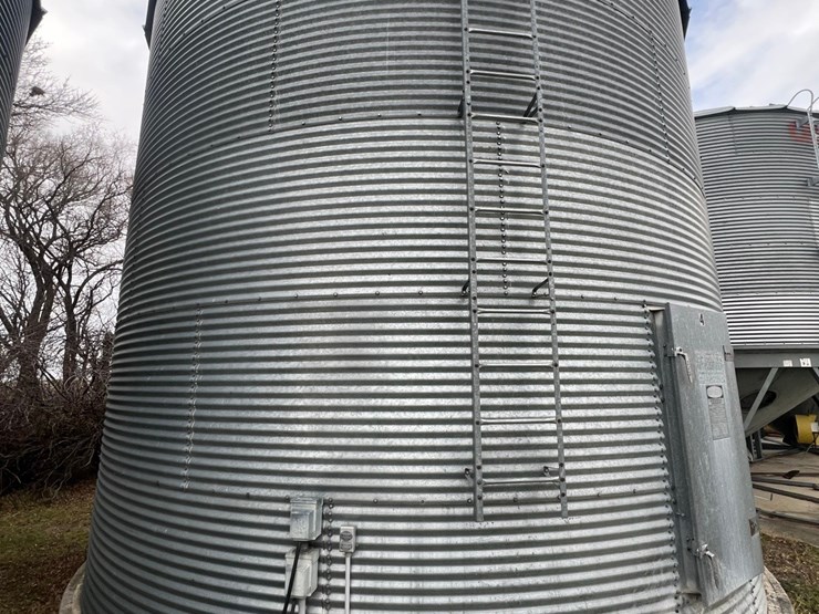 lot-26.-5,000-bu.-grain-bin-to-be-moved,-includes-single-phase-bin-fan-(bin-4)-image-9