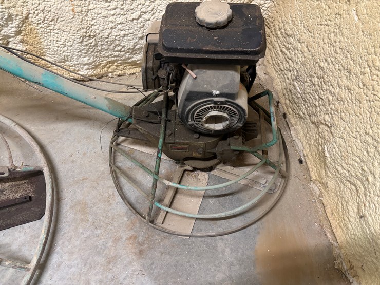 #3658-•-whiteman-approx.-22"-power-trowel-image-4