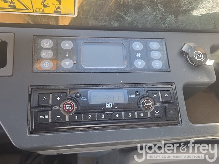 2016-caterpillar-335fl-image-69