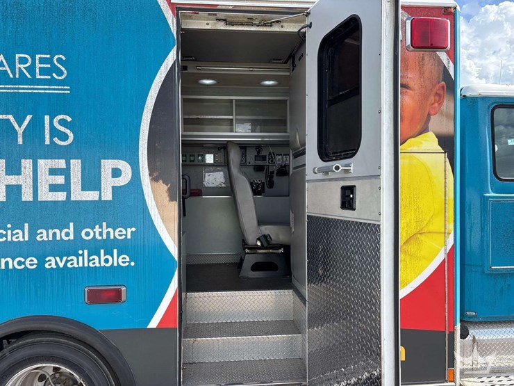 2003-freightliner-fl60-image-20