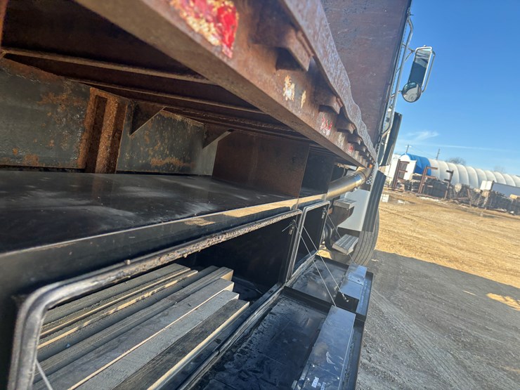 2005-sterling-lt8500-image-58