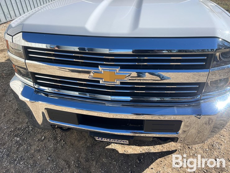 2015-chevrolet-silverado-2500-image-17