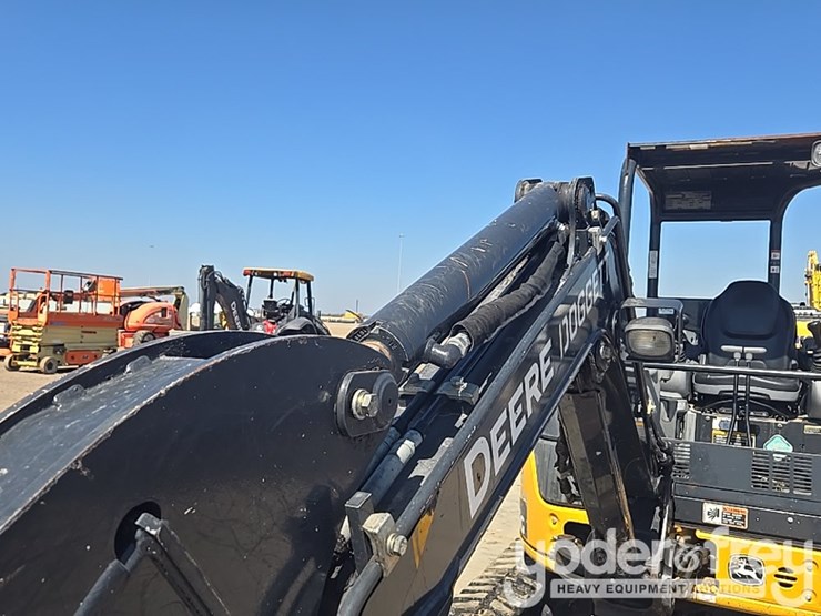 2020-deere-35g-image-52