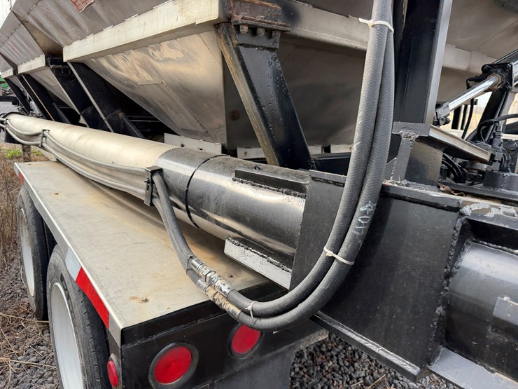 #40961-•-2011-magnolia-/-adams-t/a-fertilizer-tender-trailer-image-18