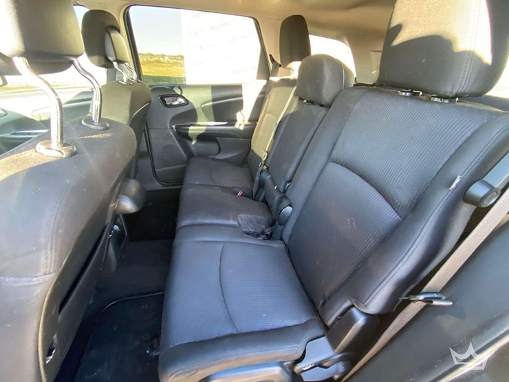 2015-dodge-journey-sxt-image-39