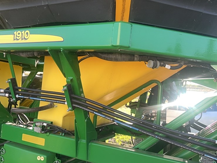 2018-john-deere-1910-image-17