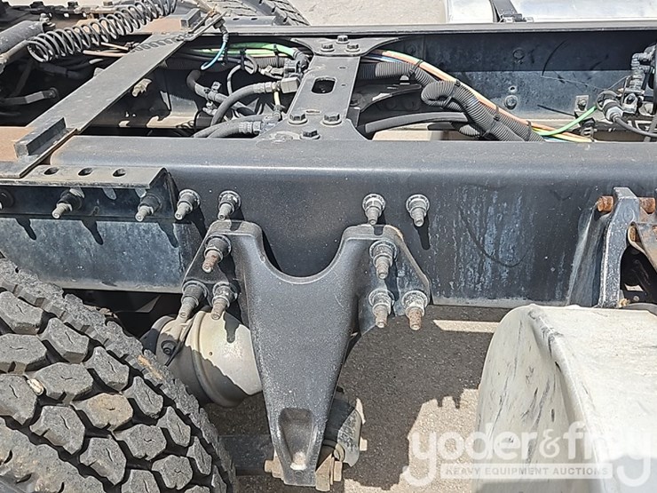 2017-international-8600-image-27