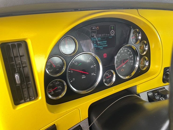 2019-kenworth-t880-image-65