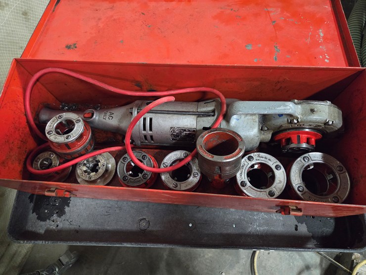 #5420-•-ridgid-700-pipe-threader-w/-1/2"-2"-fittings-image-1