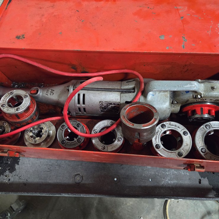 #5420 • Ridgid 700 Pipe Threader w/ 1/2"-2" Fittings