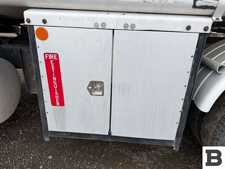 1993-freightliner-fld112-image-16