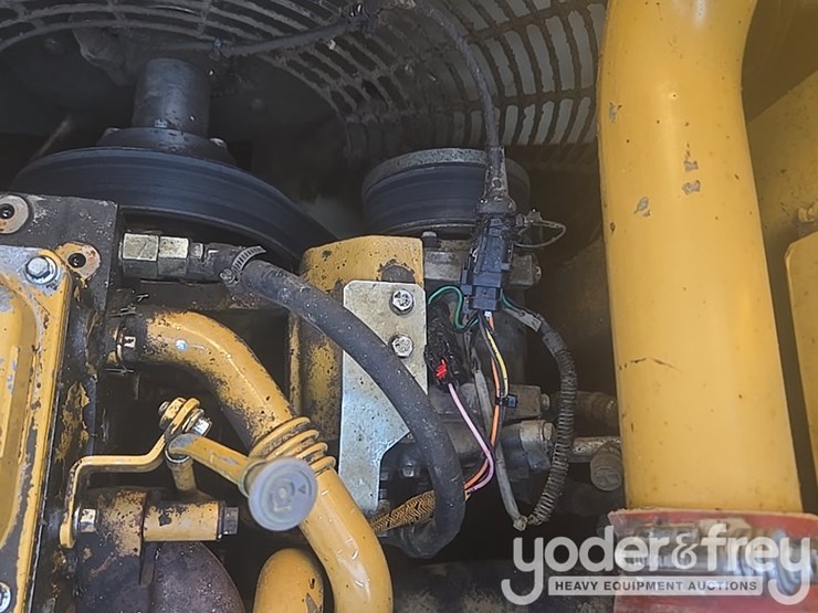 2016-caterpillar-335fl-image-50