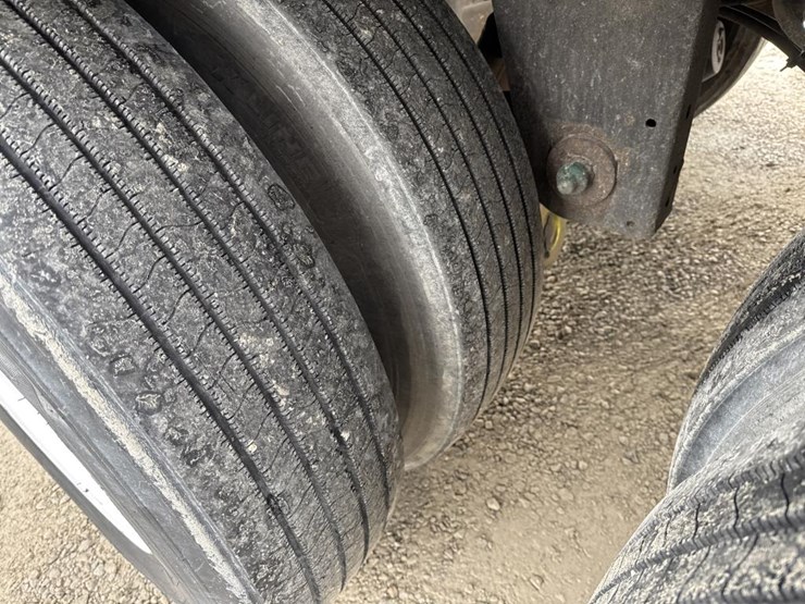 2019-utility-53'-image-30