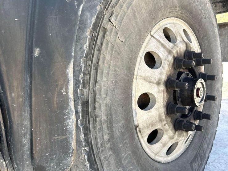 2001-mack-rd688s-image-34