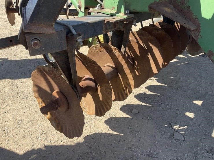 john-deere-32-image-21