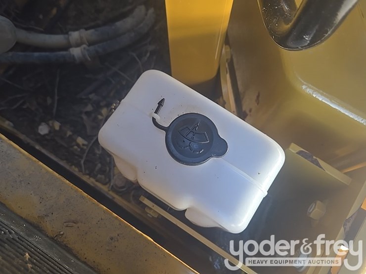 2016-caterpillar-335fl-image-59