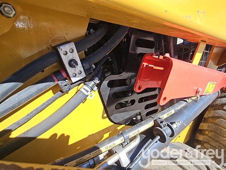 2021-caterpillar-226d3-image-24