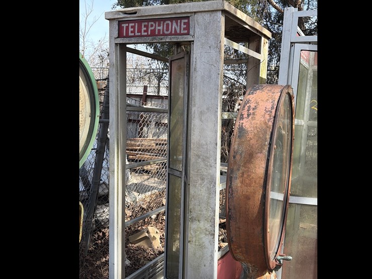 #1-•-vintage-phone-booth-image-3