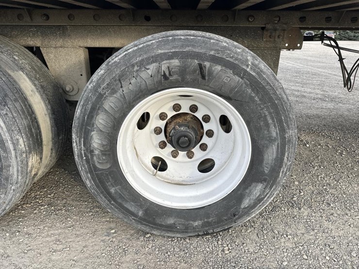 2016-utility-53'-image-23