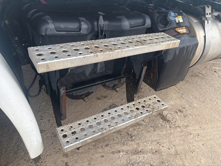 2016-freightliner-cascadia-113-image-48