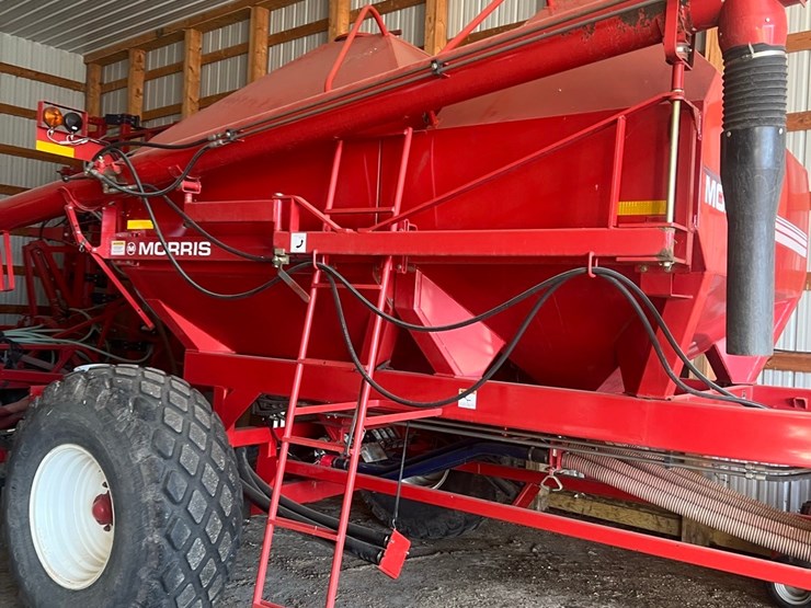 lot-10.-morris-air-seeder,-tow-between-with-10"-eagle-beaks,-new-seed-meter-unit,-pristine-condition,-always-shedded,-highly-maintained,-none-nicer-image-6