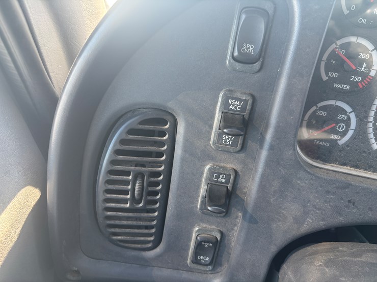 #2294-•-2013-freightliner-m2-flatbed-truck-image-40