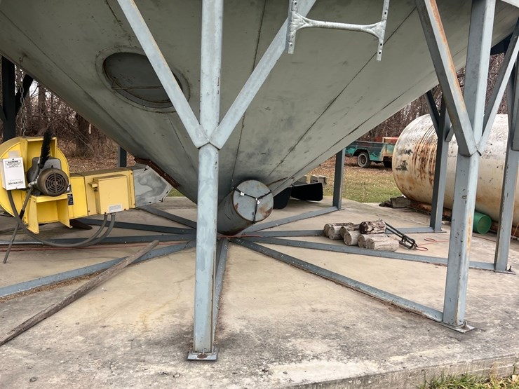 lot-21.-cenex-hopper-bin,-micada-bottom,-includes-golden-air-single-phase-bin-fan-image-8