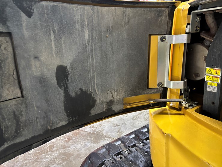 caterpillar-305-image-24