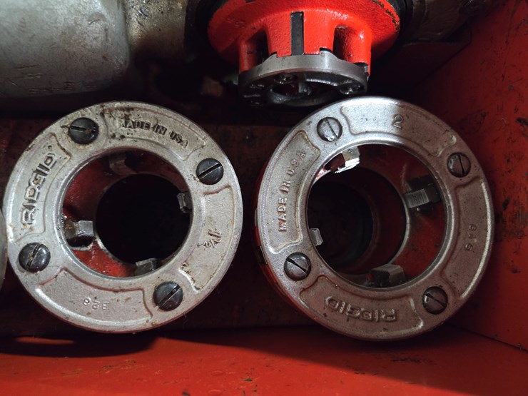 #5420-•-ridgid-700-pipe-threader-w/-1/2"-2"-fittings-image-2