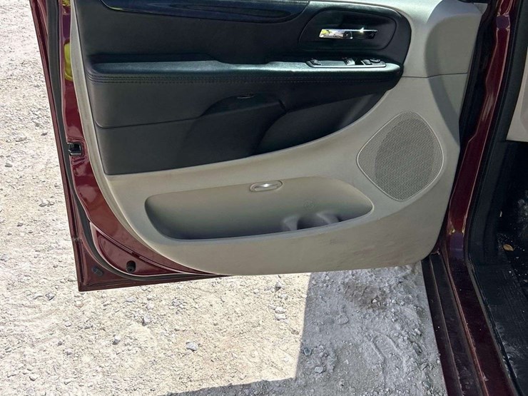 2017-dodge-grand-caravan-image-11