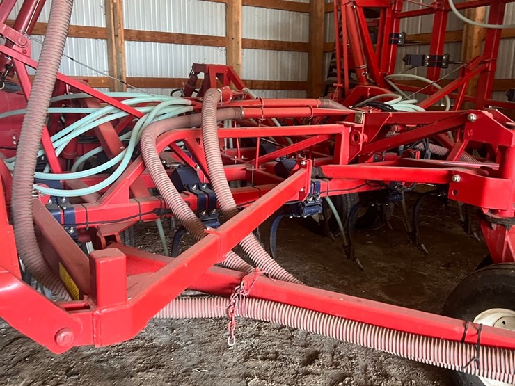 lot-10.-morris-air-seeder,-tow-between-with-10"-eagle-beaks,-new-seed-meter-unit,-pristine-condition,-always-shedded,-highly-maintained,-none-nicer-image-25