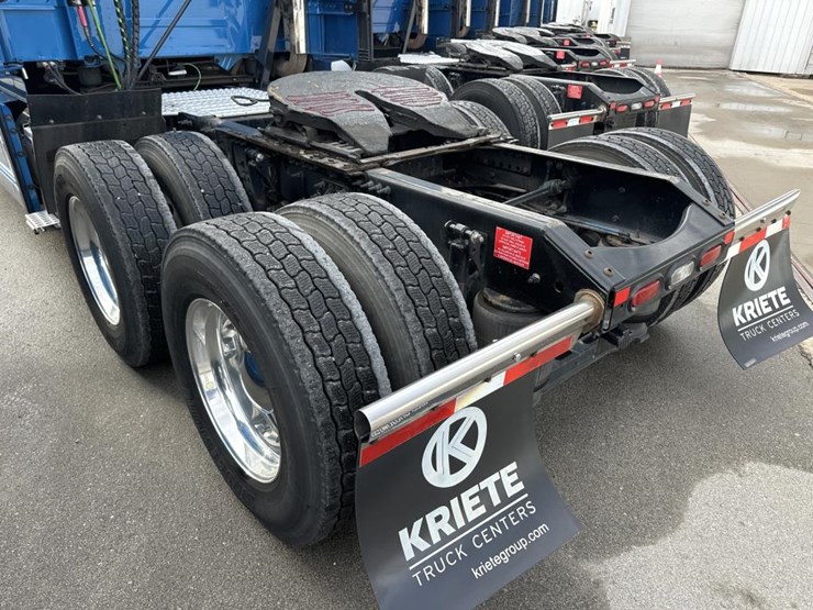 2022-volvo-10-image-15