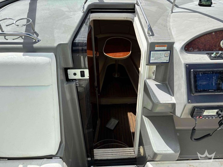 2007-regal-30-express-cruiser-boat-with-t/a-trailer-image-16