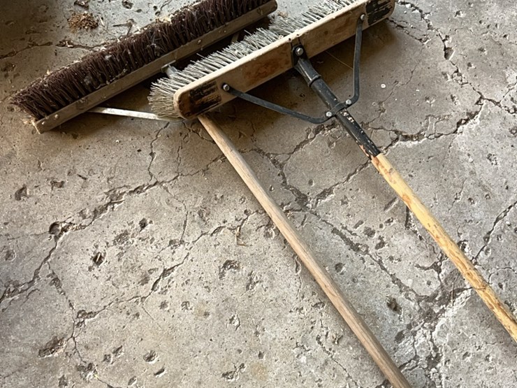 (2)-good-pushbrooms-image-4