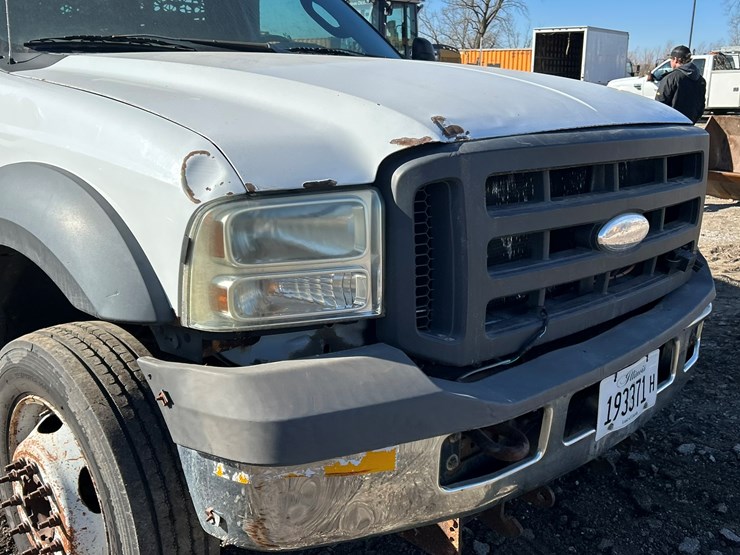 2005-ford-f550-image-11