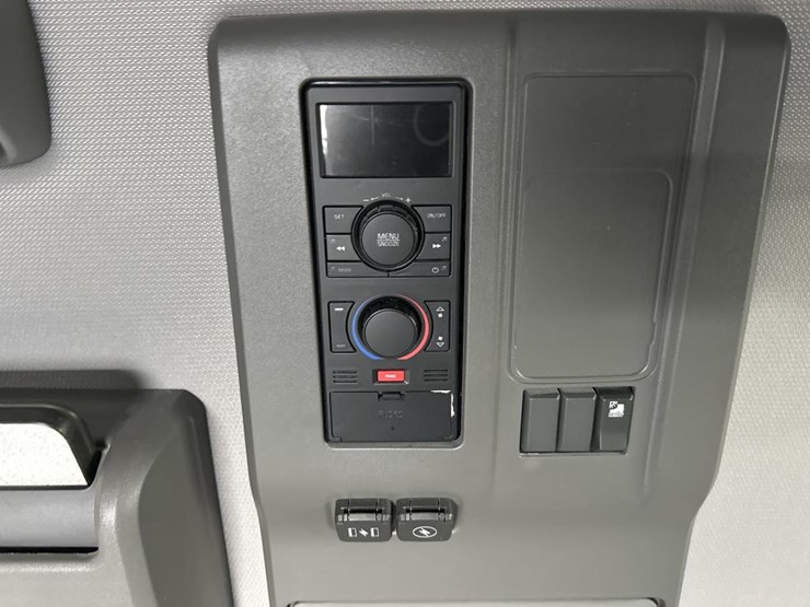 #2226-•-2024-volvo-vnl-sleeper-cab-semi-truck-tractor-image-49