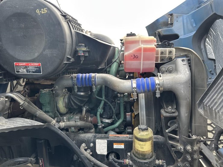 2020-volvo-10-image-30