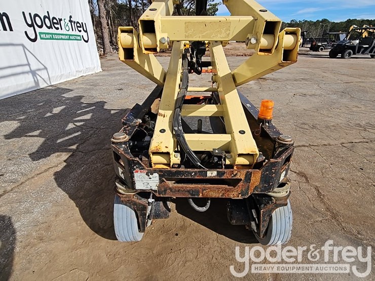 2017-jlg-1932r-image-21