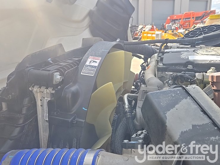 2021-freightliner-m2-106-image-86